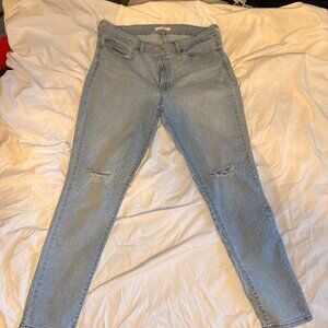 Levi’s Slimming Skinny Jeans – Light Wash– Size 32